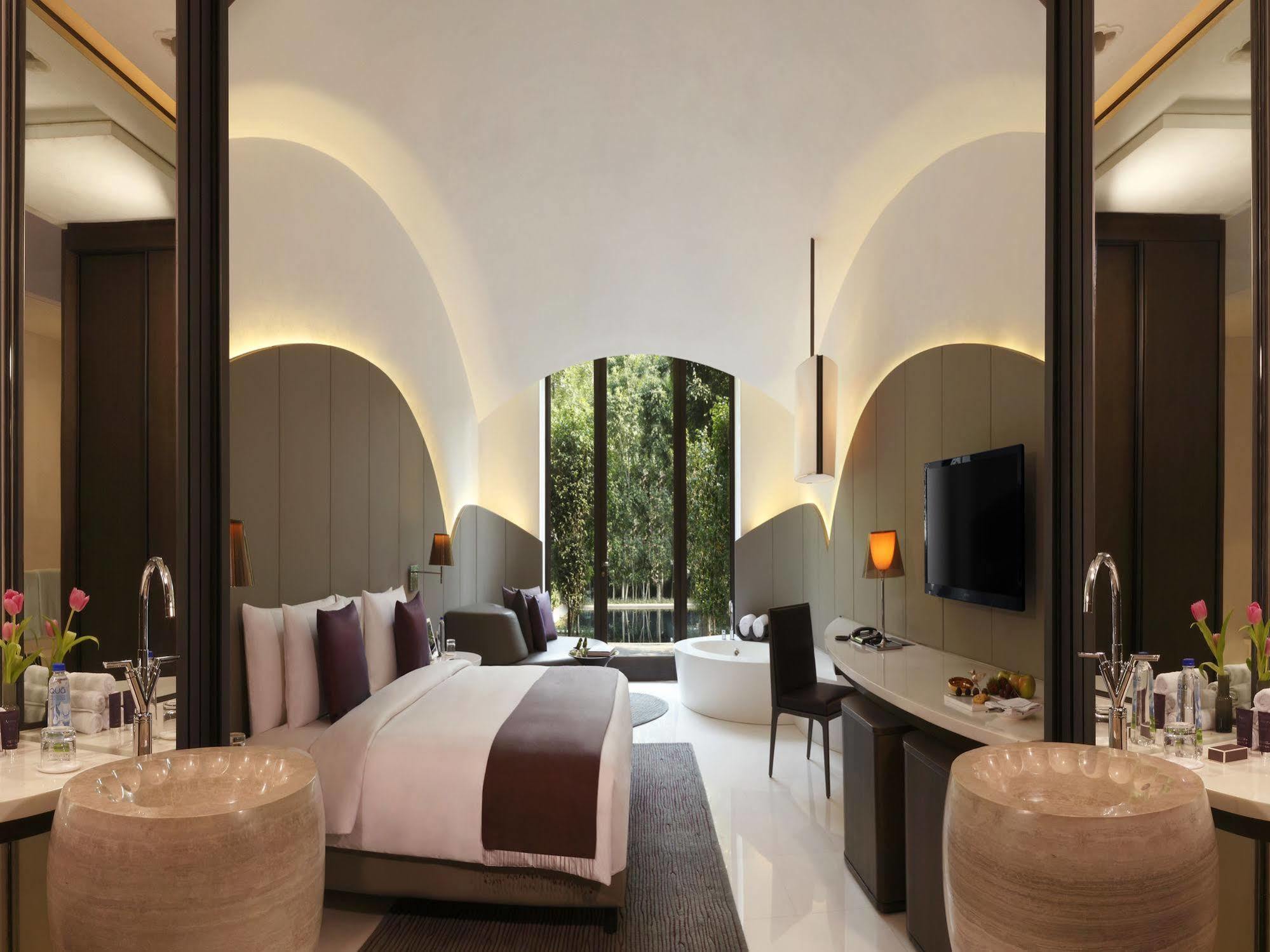 Отель Roseate House Нью-Дели Экстерьер фото Deluxe Room